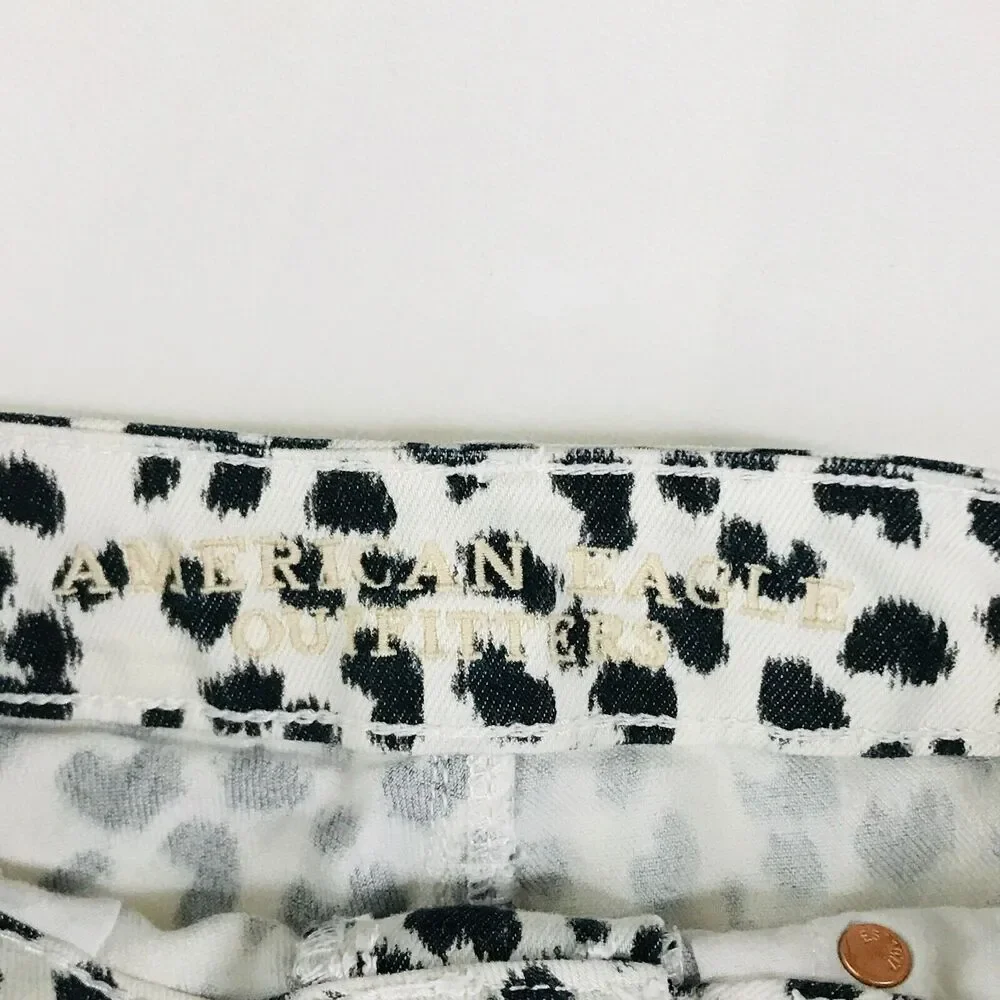 American Eagle Women's 0 Shorts White Black Animal Print Stretch Cut-Off CE16